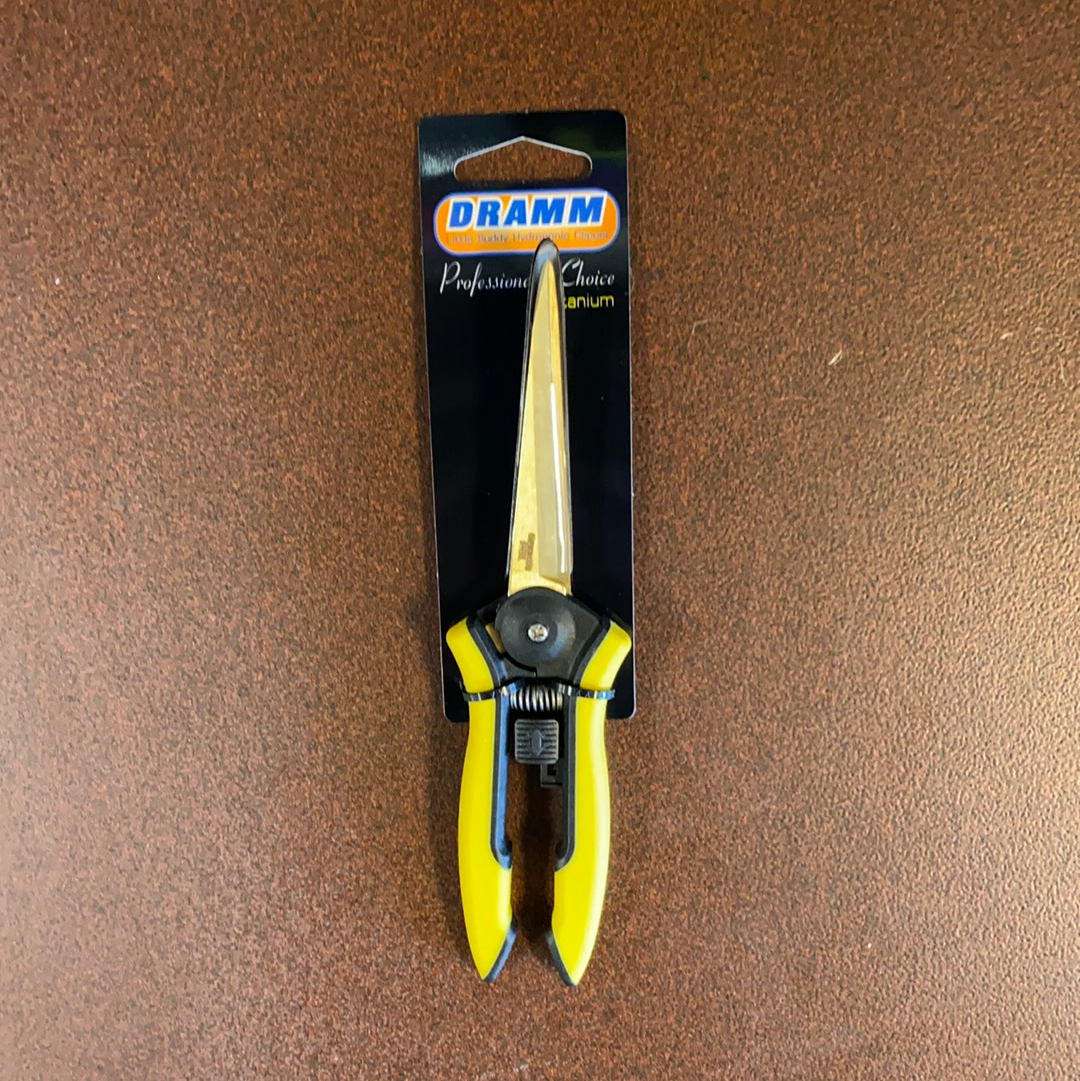 The Dramm Hydroponic Clipper comes packaged and features a yellow handle along with stainless steel blades.