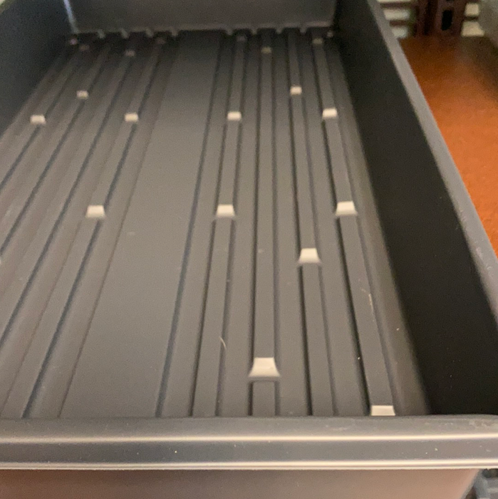 10x20 tray with or without holes